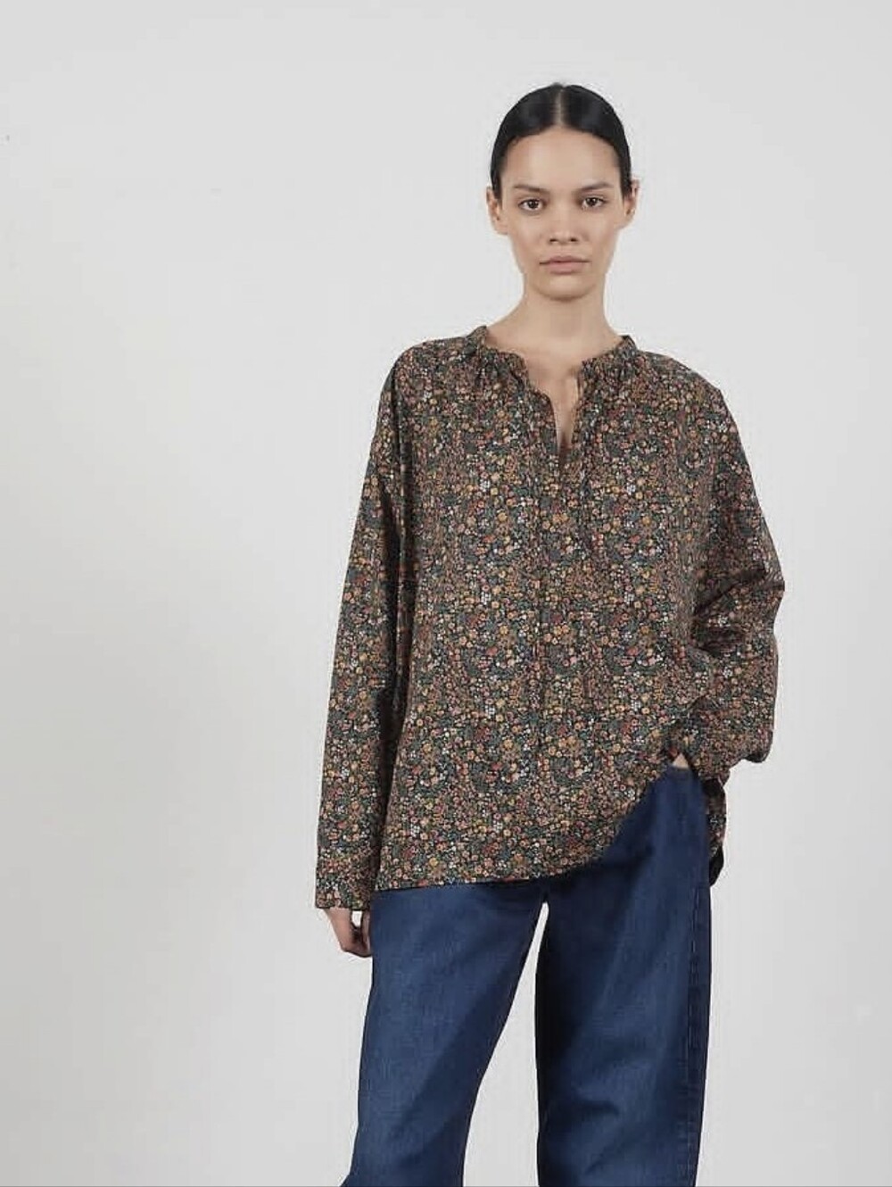 6397 Peasant Shirt in Navy Floral Size XS
